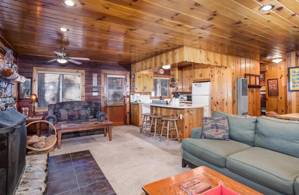 Chalet 70 Simmons Den
